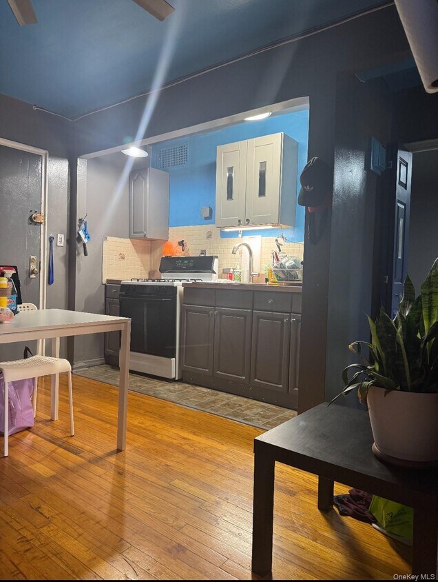 Foto principal - 212-04-212-75 75th Ave