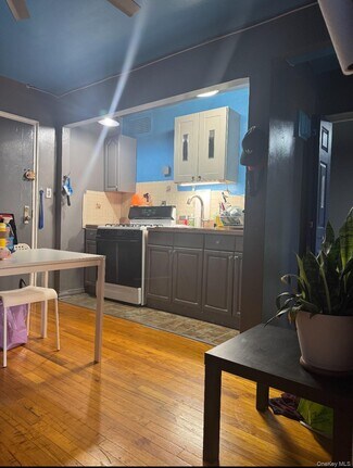 Building Photo - 212-04-212-75 75th Ave