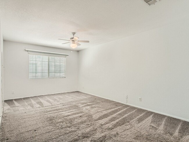 Building Photo - 1044 Grammy Dr