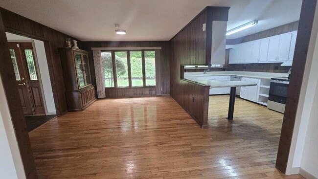 Photo - 3 Bedroom 2.5 bathroom home for rent