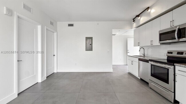 Building Photo - 1536 NW 15th Ave