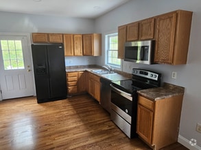 Building Photo - 52 Pond Brook Rd