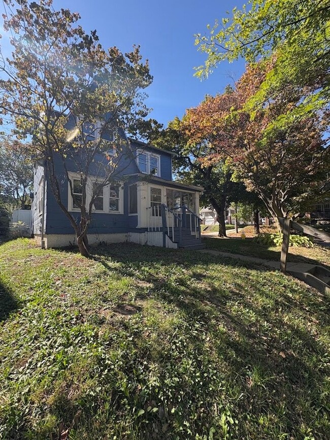 Building Photo - 710 Lakemont Ave