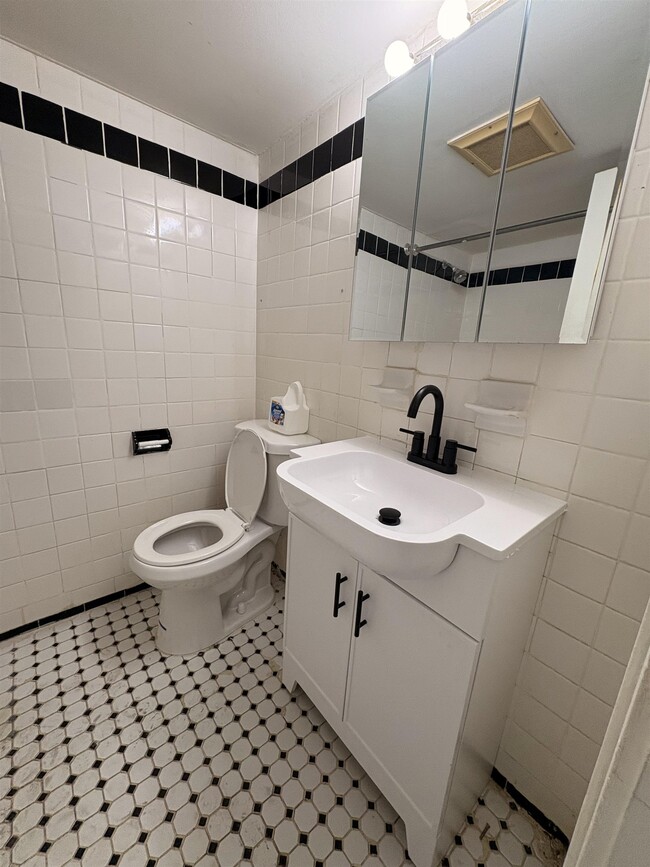 Building Photo - 434 Hoboken Ave