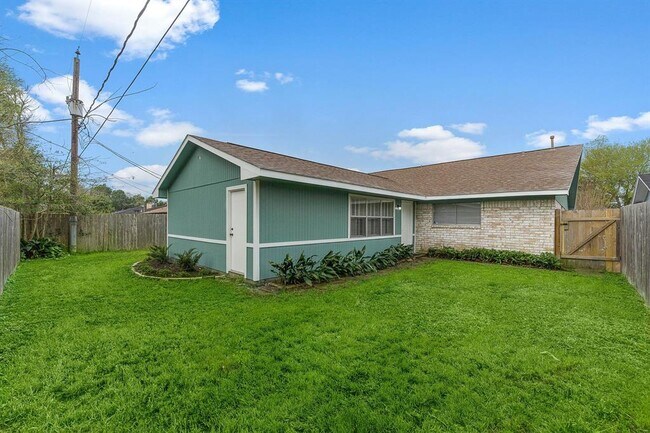 Building Photo - 15035 Nuwood Ln