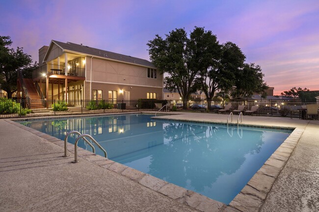 Piscina en Chevy Chase en Austin, TX - Chevy Chase