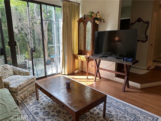 Foto del edificio - 832 Magnolia Ave