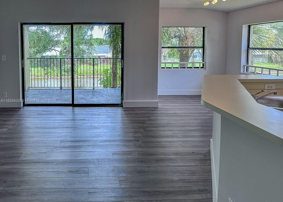 Foto principal - 9999 Summerbreeze Dr