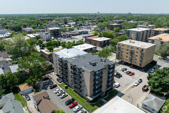Context - Forest Park Apartments Bldg 2