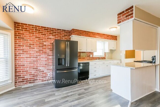 Foto del edificio - Now Available!