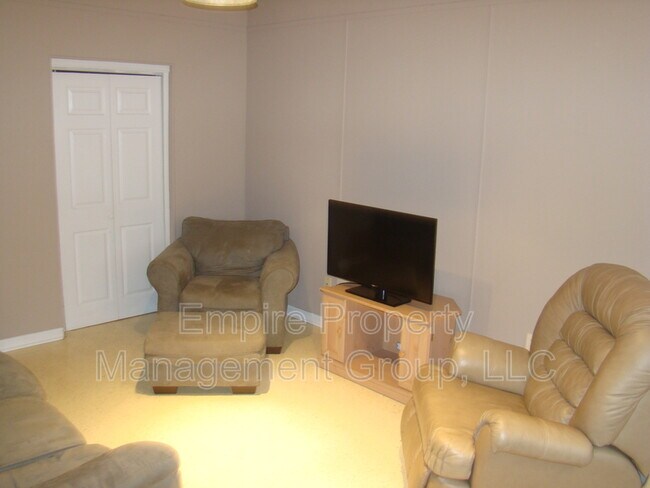 Building Photo - 8 Delane Dr