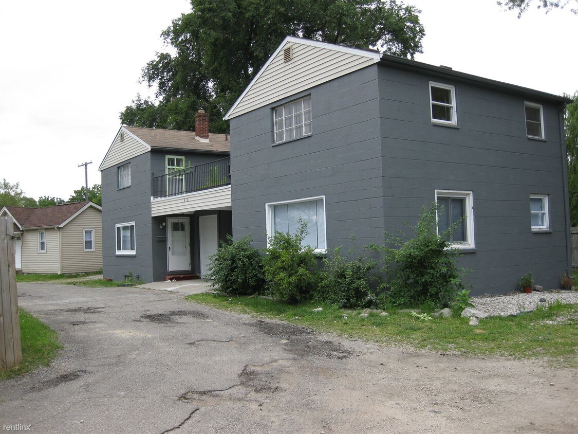 2 br, 1 bath - 916 W Michigan Ave - 2 br, 1 bath  - 916 W Michigan Ave