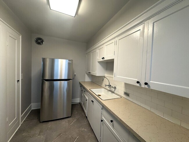 Foto del edificio - Belmont - 13 Unit