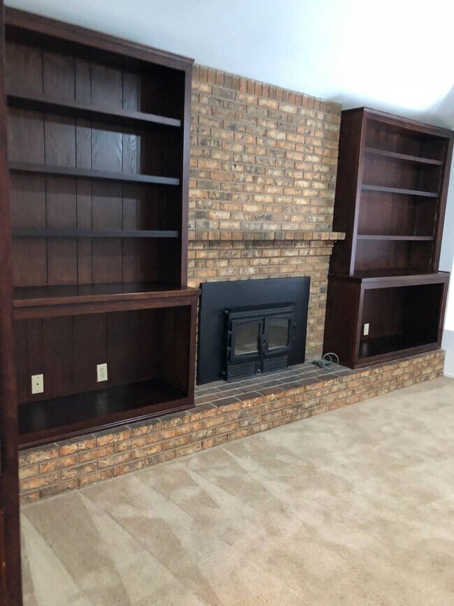 Building Photo - 9313 Laurel Oak Way