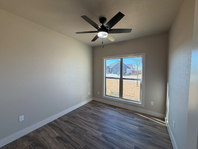 Foto del edificio - MOVE IN SPECIAL!! - Brand New Spacious 4-bedroom, 2-bathroom Wolfforth Haven