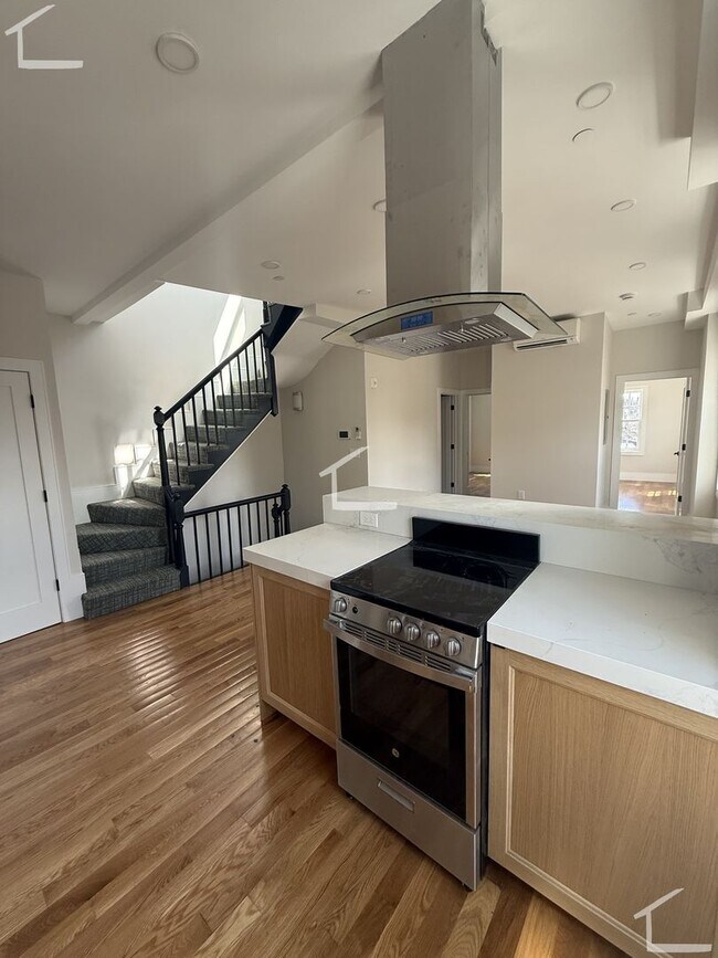 Foto del edificio - Charming 3 Bedroom- No Broker Fee