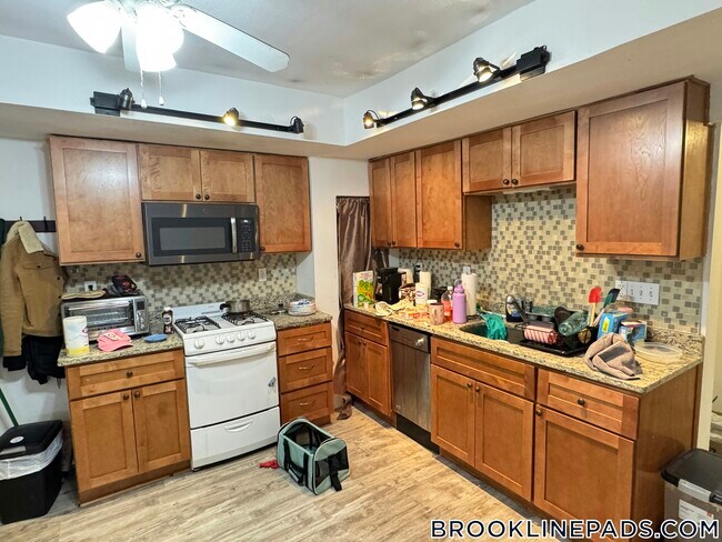 Foto del edificio - 1064 Beacon St