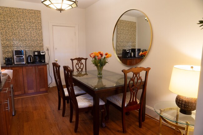 Foto del edificio - 720 Fairmont St NW