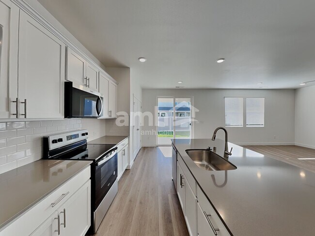 Foto del edificio - 4808 85th Dr NE