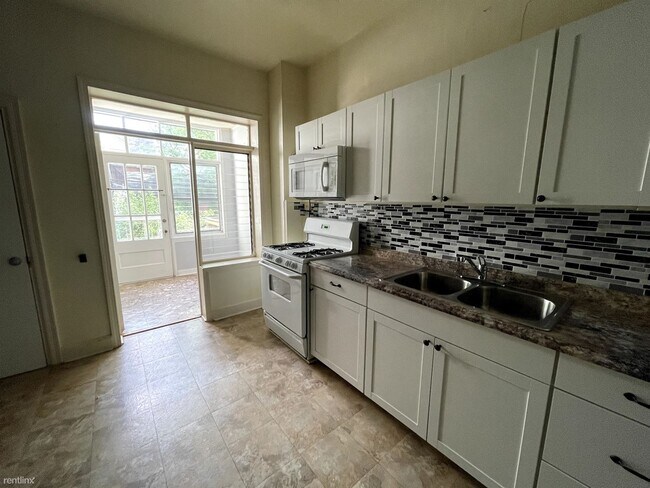 Building Photo - 2 br, 1 bath Triplex - 110 McKinley Avenue 1