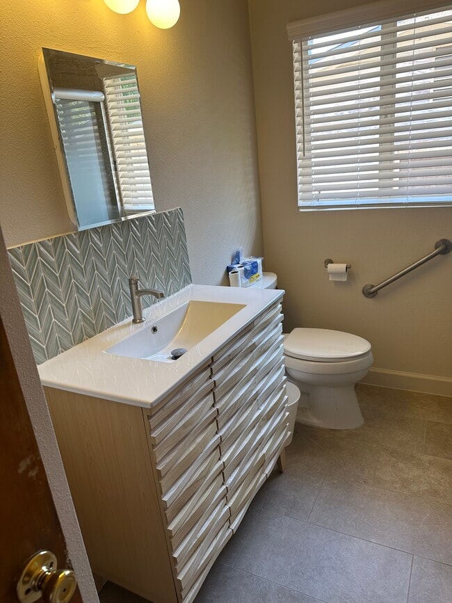 Building Photo - 243 Gazel Dr