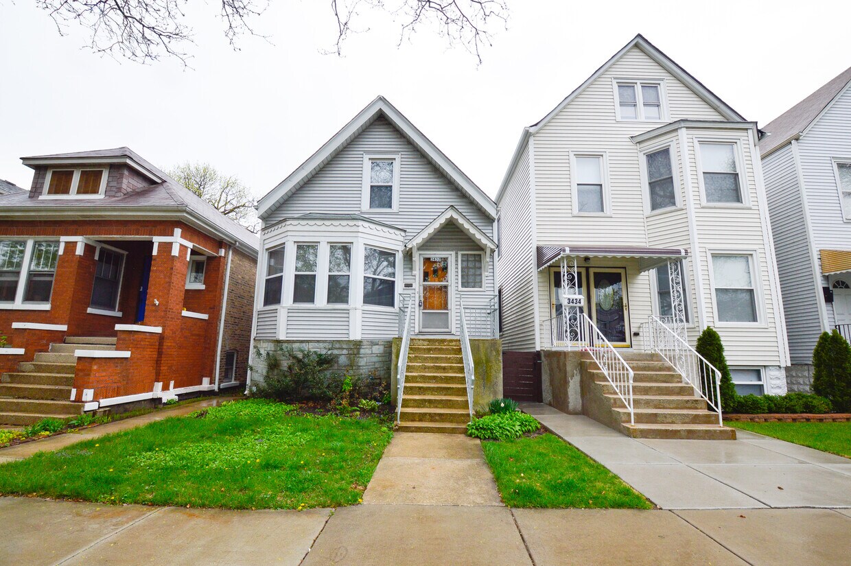 Primary Photo - 3432 N Avers Ave