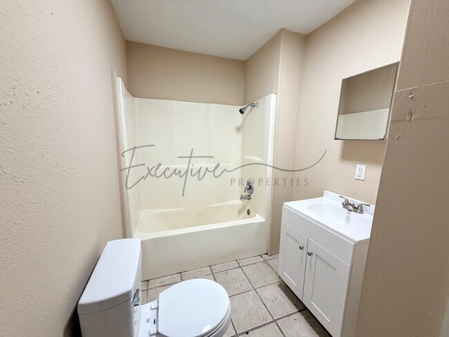 Foto del edificio - Updated Studio Apartment for $695 – New Appliances
