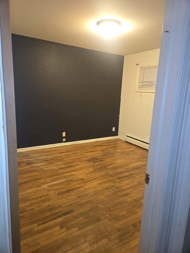 Building Photo - 1209 Maple St