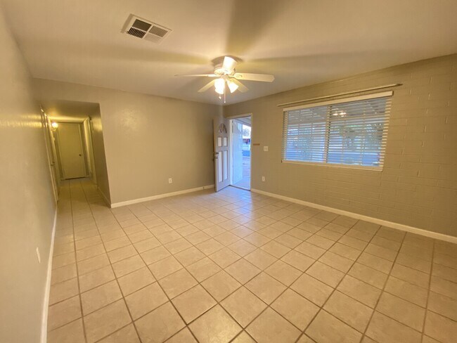 Foto del edificio - 1552 W 6th Dr
