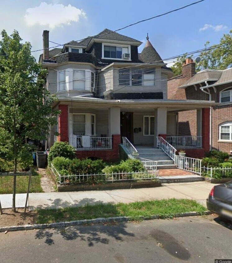 Primary Photo - 11 Bellevue St