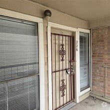 Building Photo - 2100 Wilcrest Dr