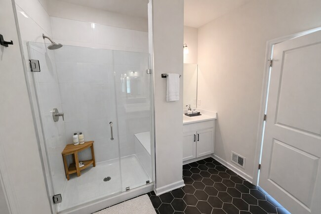 Foto del edificio - 2435 Ownby Ln