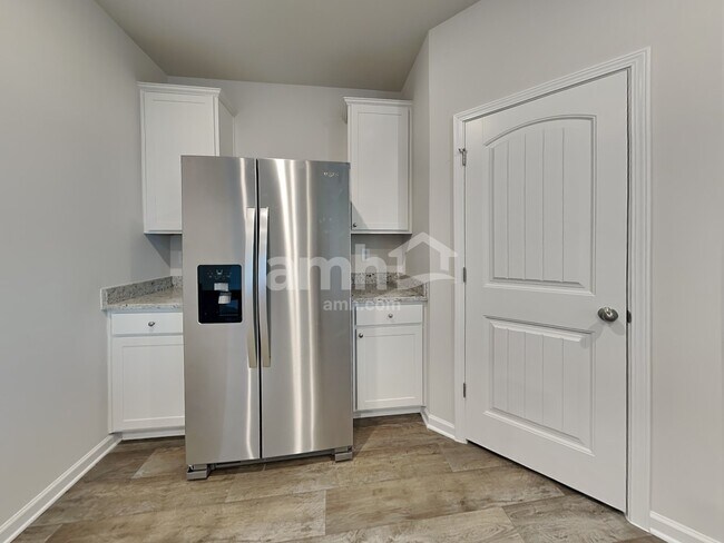 Foto del edificio - 3232 Emberly Dr