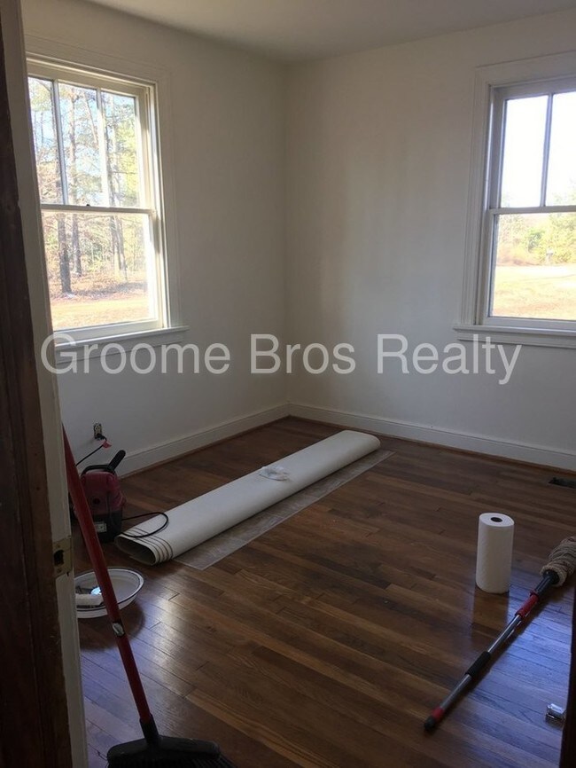 Building Photo - 1485 Mill Rd