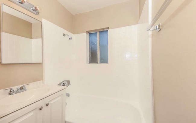 Building Photo - 2815 St Elmo Dr