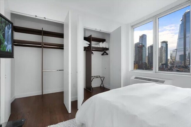 Foto del edificio - 605 W 42nd St
