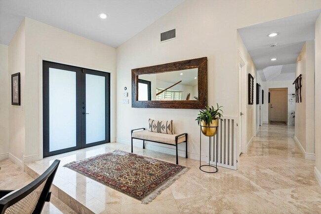 Building Photo - 3765 Kings Way