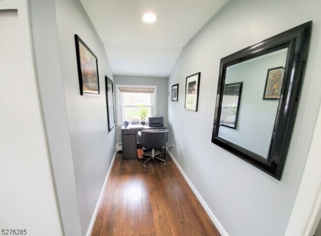 Building Photo - 556 Broughton Ave