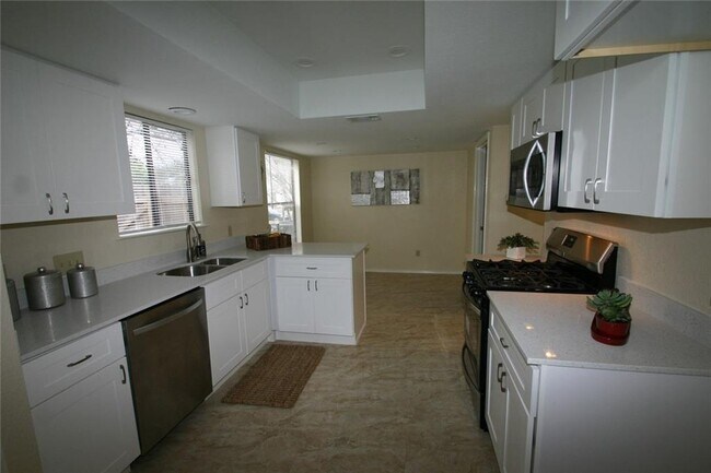 Building Photo - 4203 Dauphine Dr