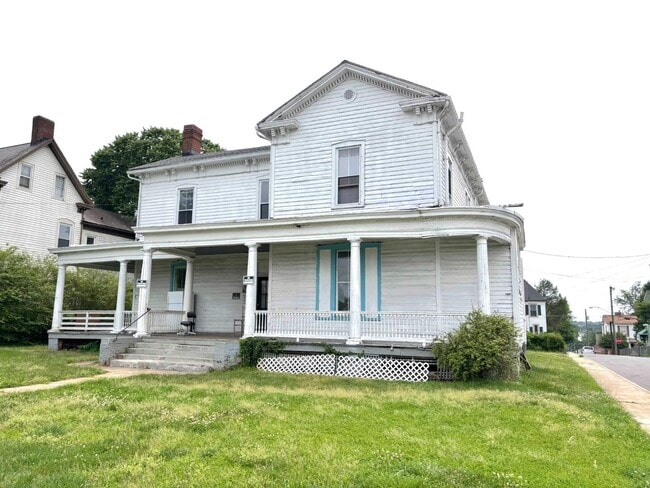 Building Photo - 1003 Floyd St