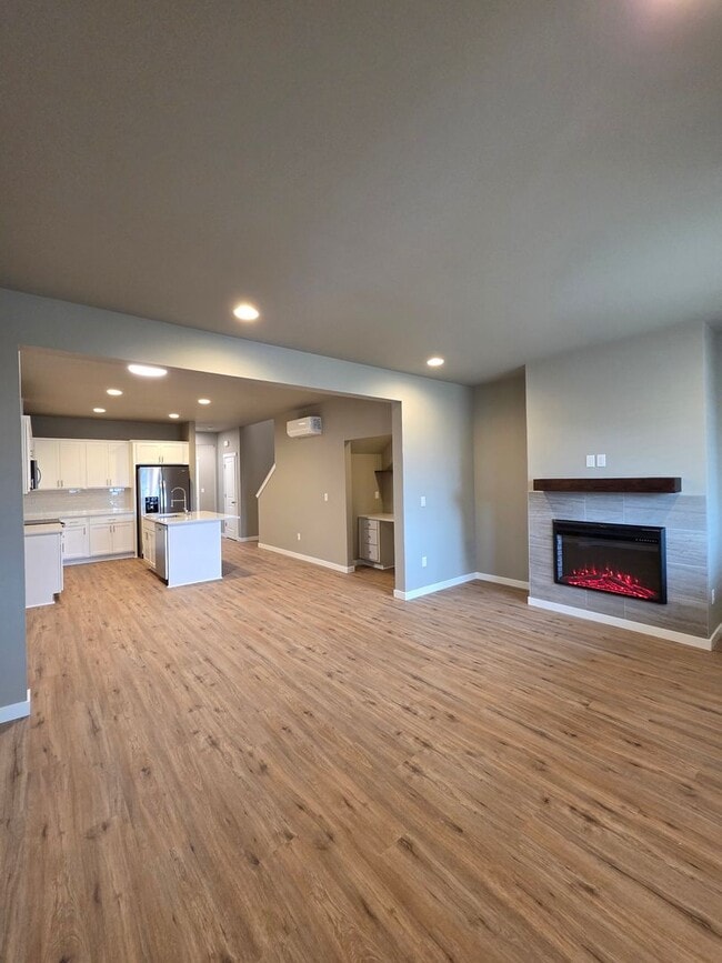 Building Photo - Brand New Large 2 bedroom 2.5 Bathrooms in Centralia