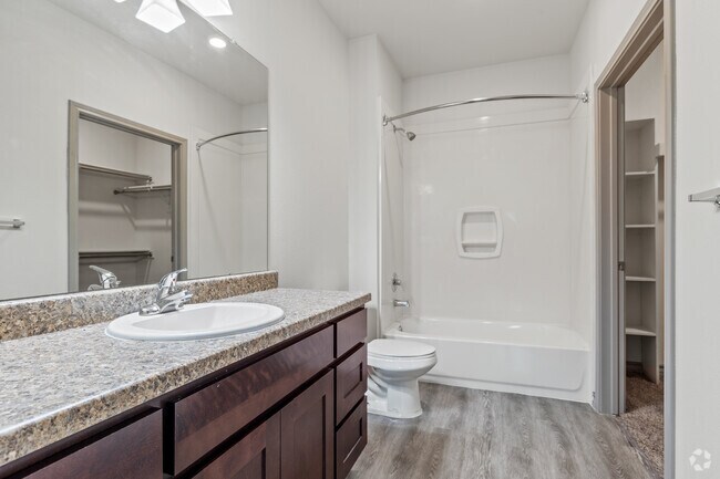 2 habitaciones, 2 baños - 1000 pies cuadrados - 1.er baño - Lockhart Springs