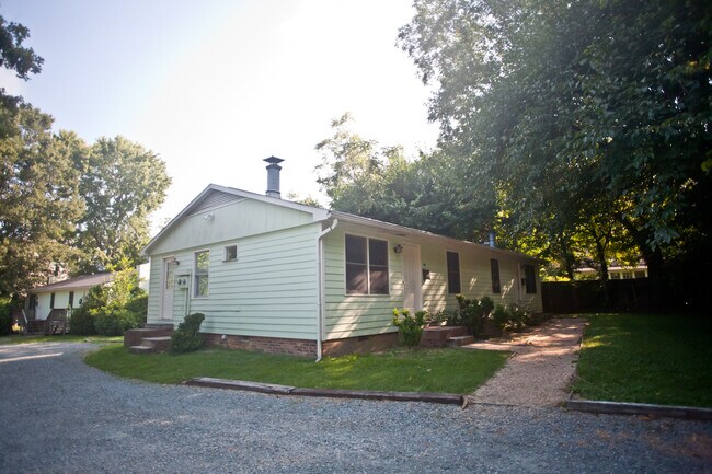 Photo - Live downtown in 2 bedroom duplex! House