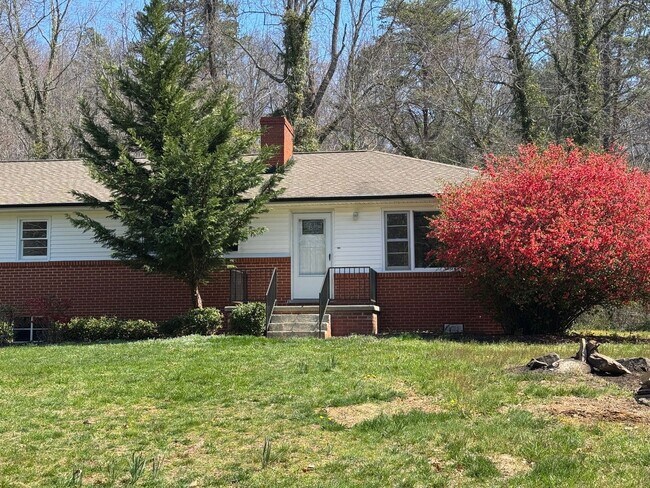Building Photo - East AVL Spacious Apartment Ready for Occupancy!
