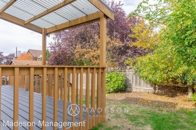 Building Photo - 3 br, 1.5 bath House - 1716 E Fir Street