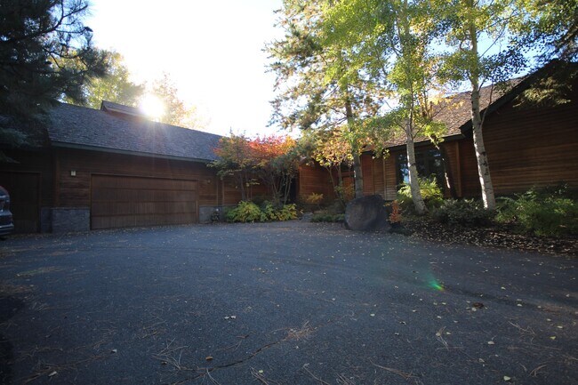 Foto del edificio - Custom Built Home in a Country Setting, 3 ...