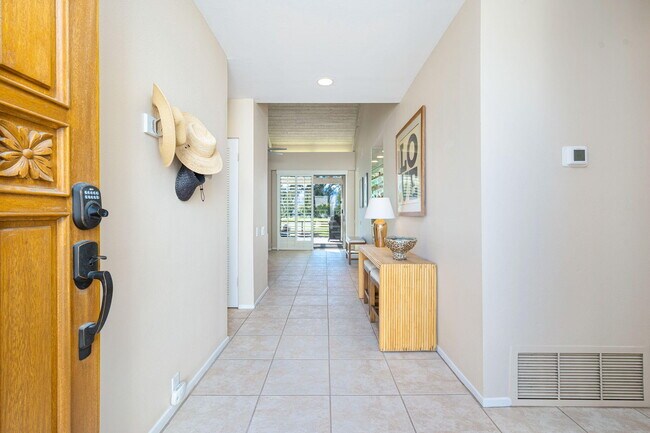 Building Photo - 717 Inverness Dr
