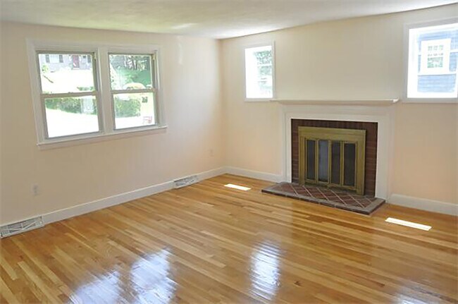 Building Photo - 11 Rockland Pl