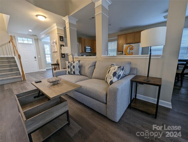 Foto del edificio - 141 Poplar Woods Dr