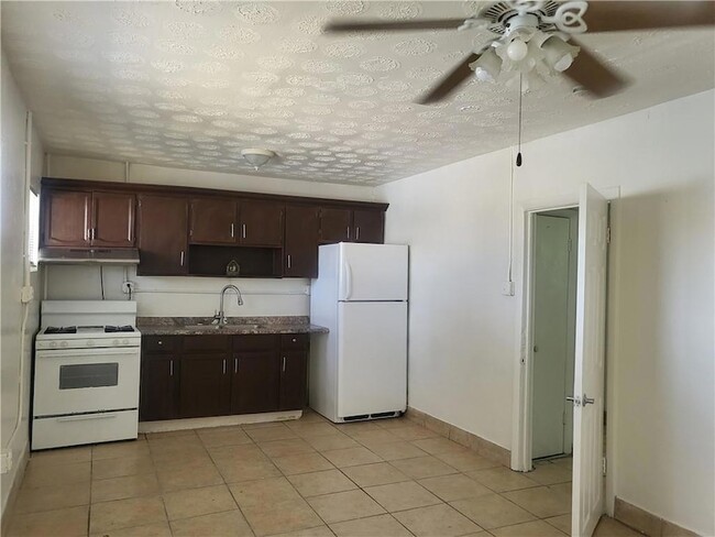 Building Photo - 1916 Claire Ave